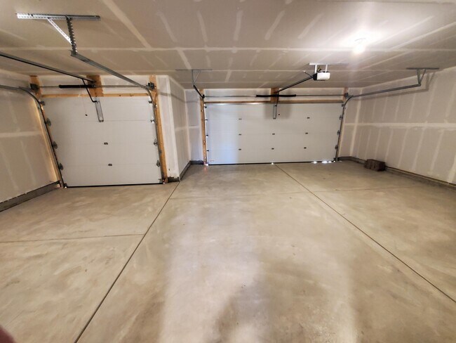 Building Photo - 15 Clinchfield Ct