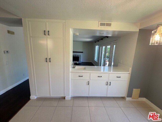 Building Photo - 6501 Bradley Pl