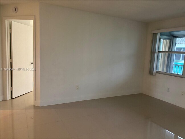 Building Photo - 2662 SE 19th Ct