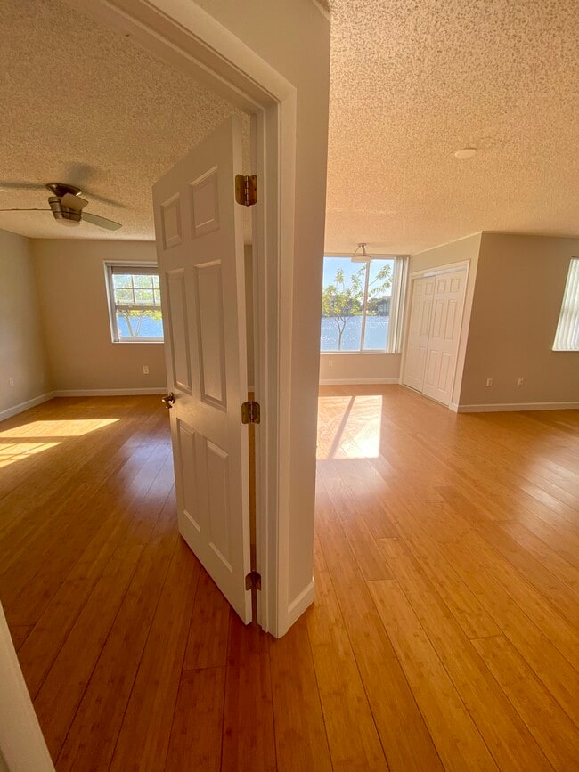 Building Photo - 2871 N Oakland Forest Dr