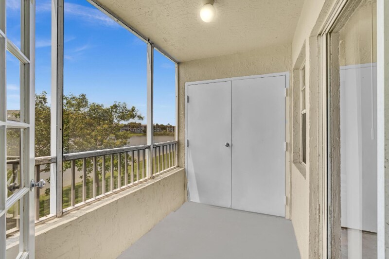 Building Photo - 2850 N Oakland Forest Dr