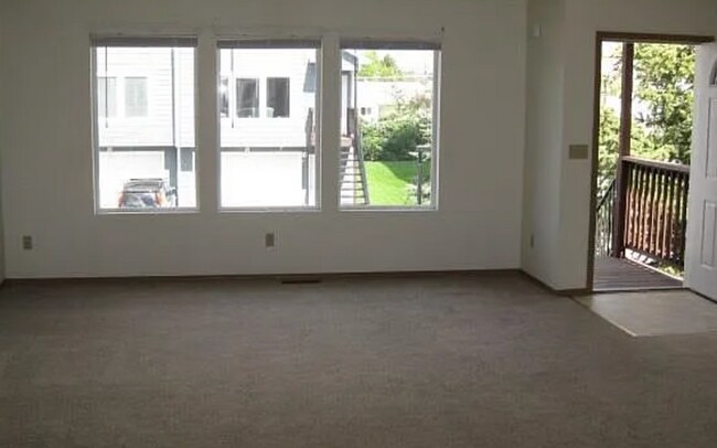 Building Photo - 4 Bedroom Townhome in Hawks Ridge by MSU