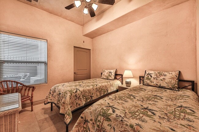 Building Photo - 280 S Luce Del Sol