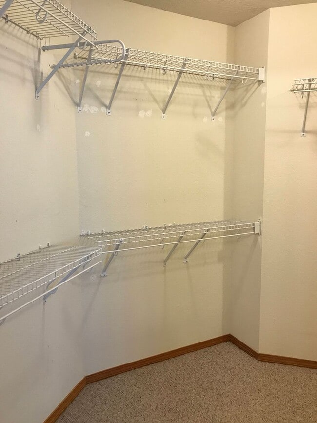 Building Photo - Walkout Basement Home Must See