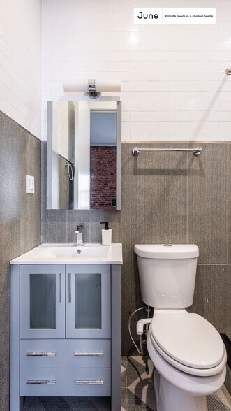 Building Photo - Room in Shared 4 bed/2 bath home