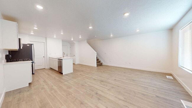 Building Photo - Newer Old Sorrel Townhome