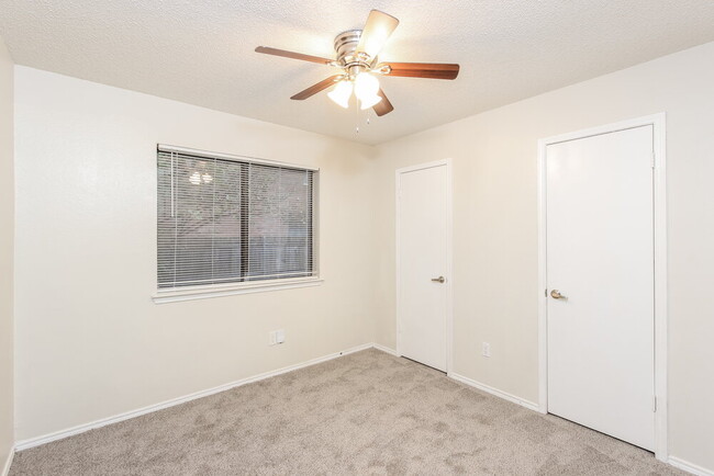 Building Photo - 2946 Lawndale Dr