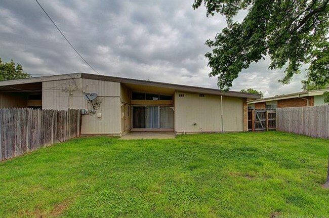 Building Photo - 48th Pl Duplex
