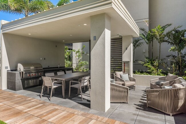 Building Photo - Furnished 1 bed / 1 bath / 1 parking at Sk...