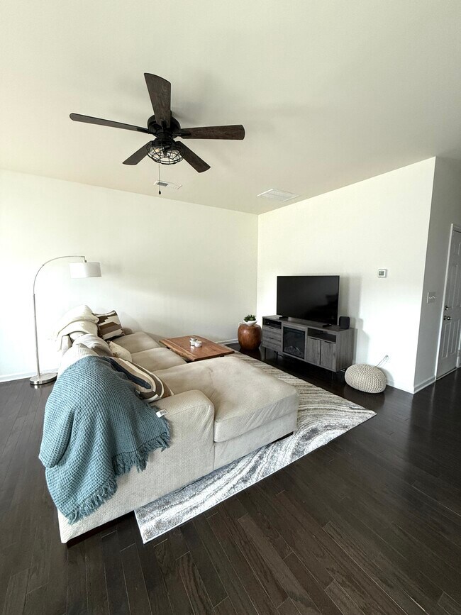 Building Photo - 15213 Wrights Crossing Dr