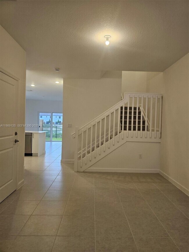 Building Photo - 2785 SE 25th Ave