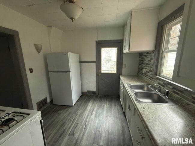 Building Photo - 3013 Knoxville Ave