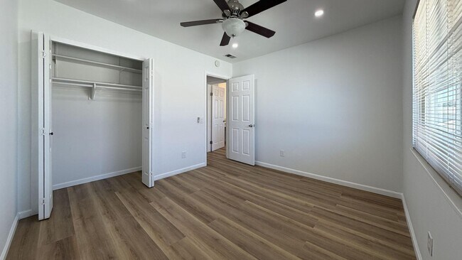 Building Photo - 3532 Rainbow Ln