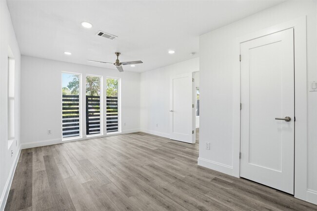 Building Photo - 4929 Creekmont Dr