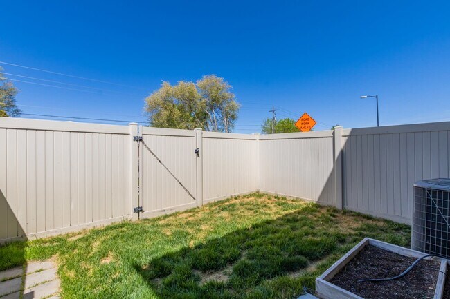 yard area ouside living area door - 122 S Tamarak Cir