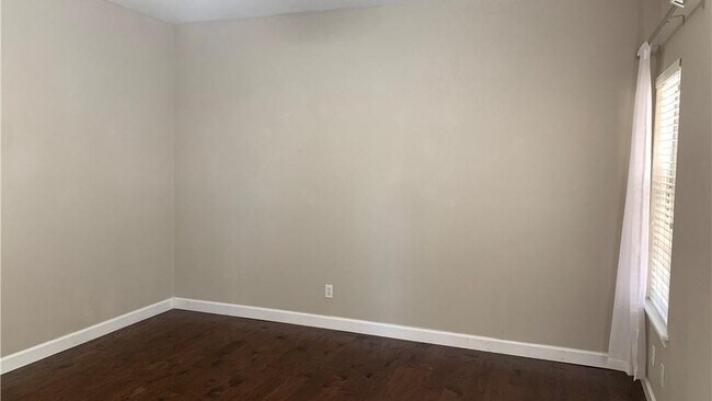 Building Photo - 725 Woodrow Cir