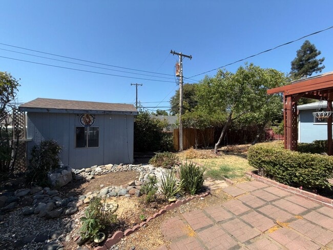 Building Photo - 6109 Golden Dawn Way