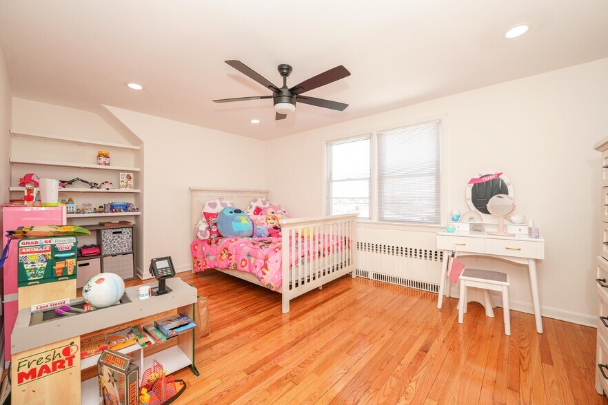 Building Photo - 332 MacArthur Ave