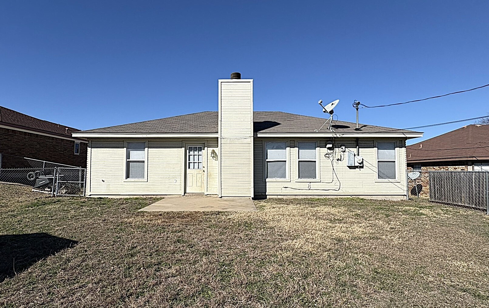 Building Photo - 208 Rodeo Cir