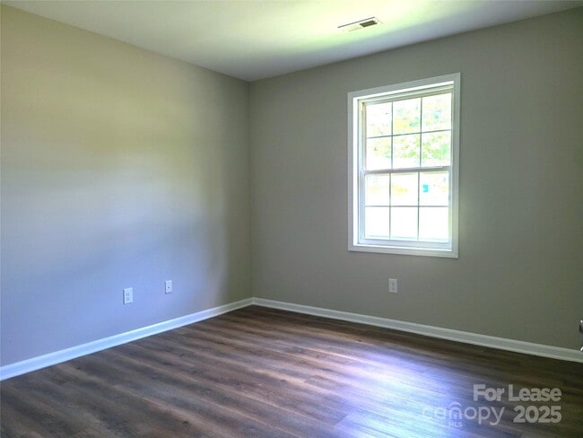 Building Photo - 8149 Westbourne Dr