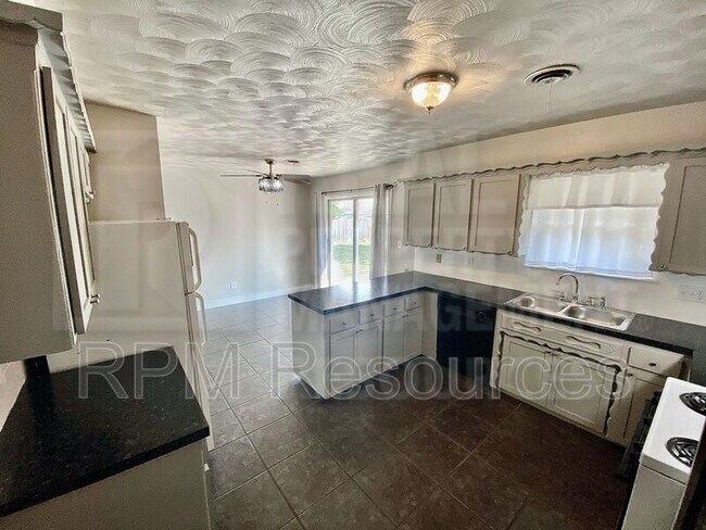 Building Photo - 3024 SW 66th St