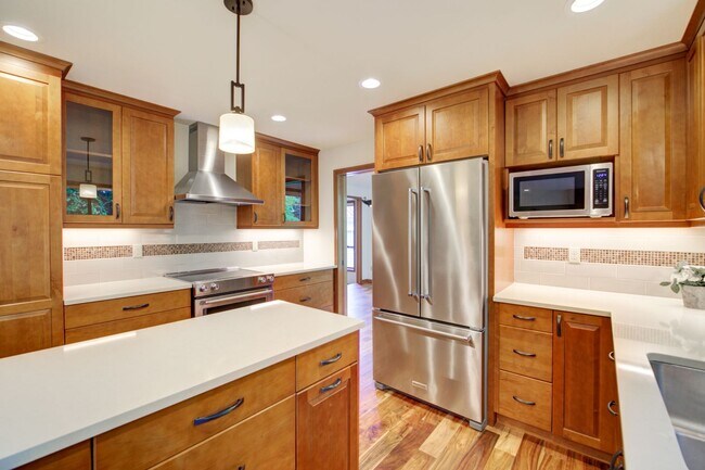 Building Photo - 5bd/3.5ba Bellevue House