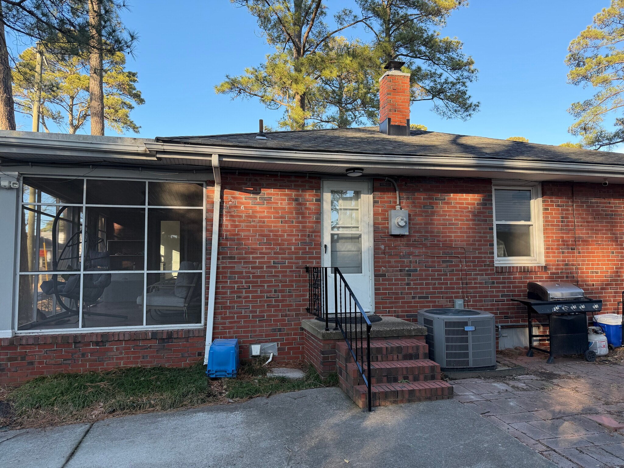 Building Photo - 161 Blades St