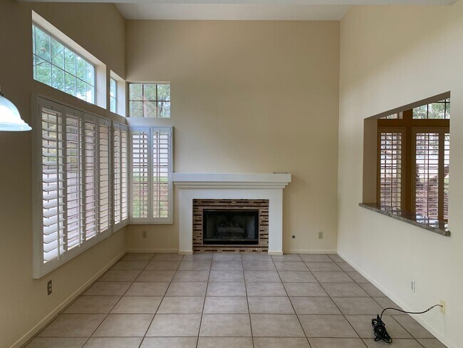 Building Photo - Modern Comfort Meets Tranquil Living in Newbury Park