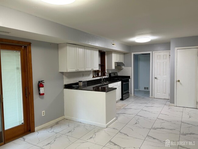 Building Photo - 26 Netherwood Cir