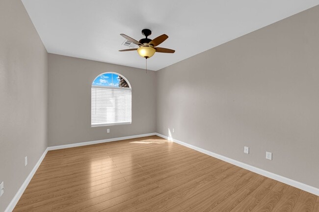 Building Photo - Single Story Guard-Gated Living with Golf Course Access