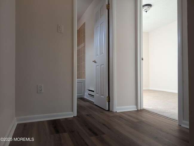 Building Photo - 19 Gibraltar Ct