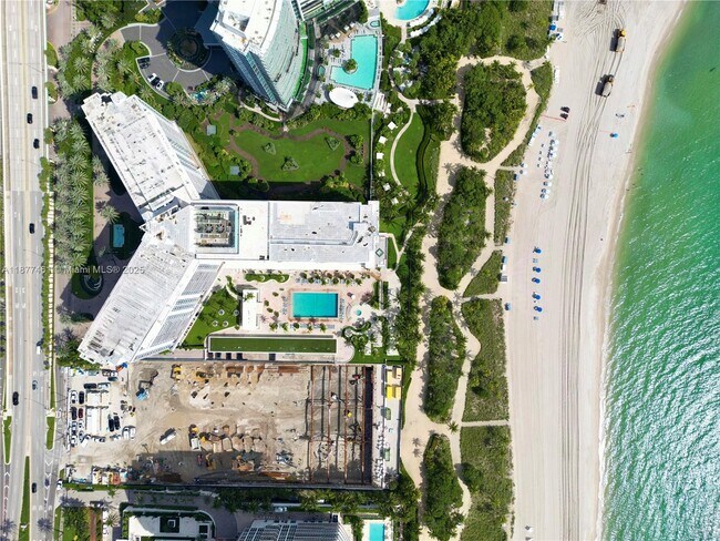 Building Photo - 10275 Collins Ave