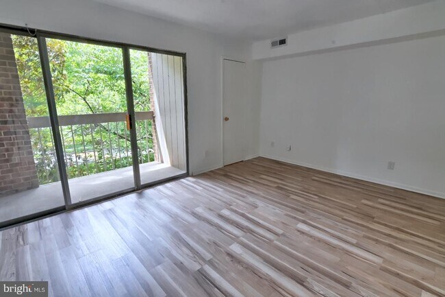 Building Photo - 1580 Moorings Dr