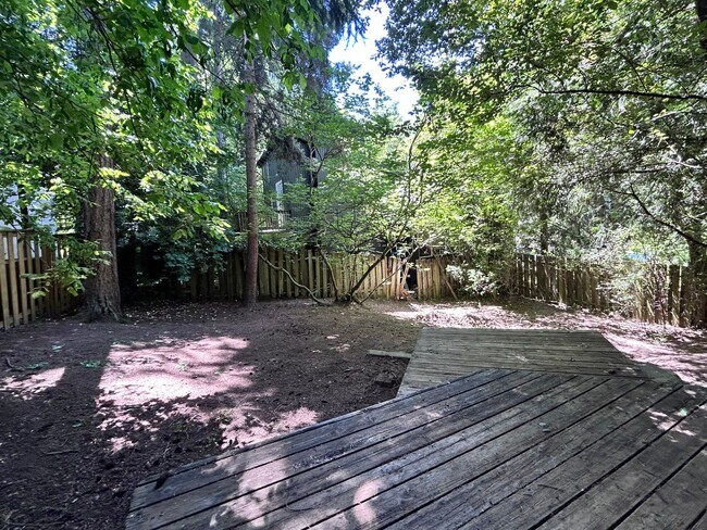 Building Photo - Large 3 Bed, 2 Bath, Sanctuary!