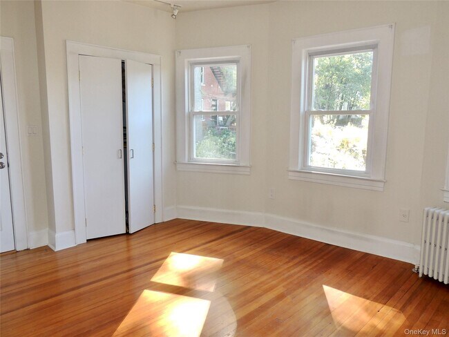 Building Photo - 15 William St