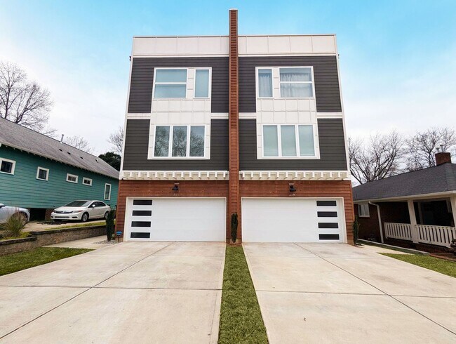 Primary Photo - 327 Coxe Ave