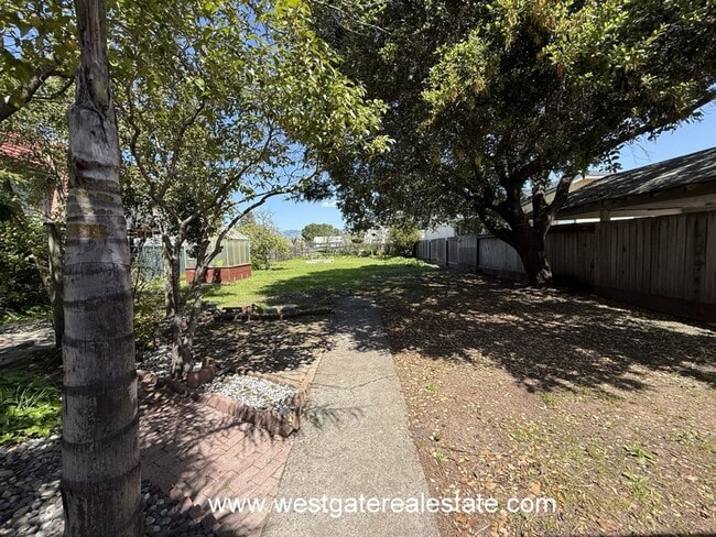 Building Photo - 321 Vallejo St