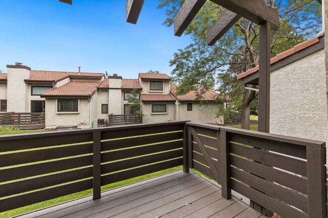Building Photo - 7480 Alameda Ct