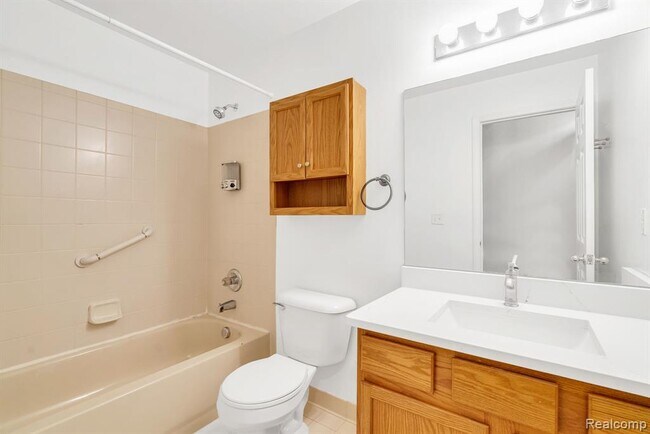 Building Photo - 8208 Chesapeake Cir