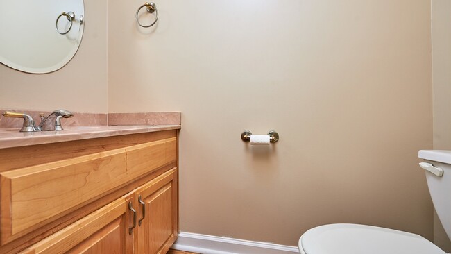 Building Photo - Now Showing: 2BR, 1 1/2BA condo