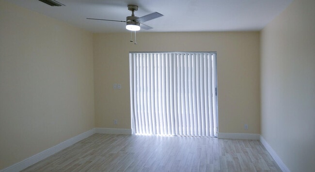 Building Photo - 9861 Three Lakes Cir