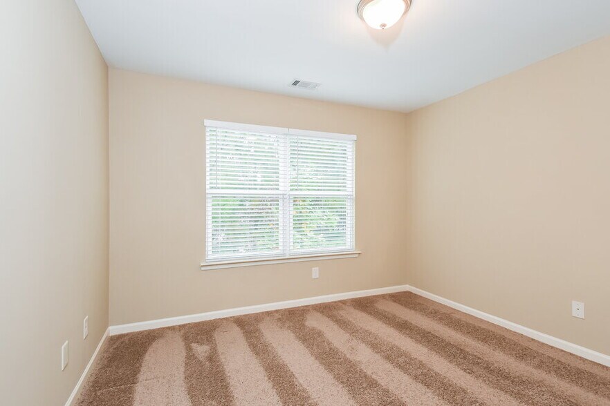 Building Photo - 161 Crescent Woode Way