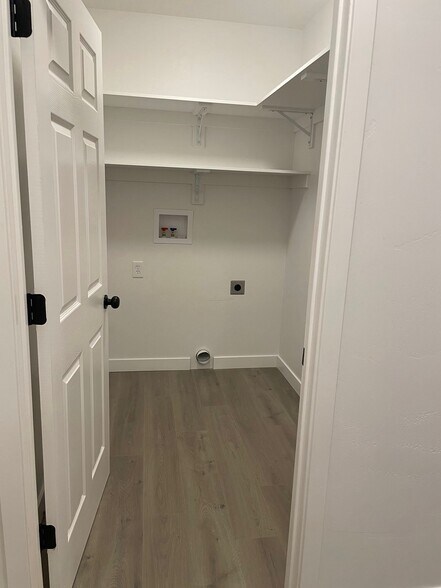 Laundry room - 8557 N Tiffany Ln