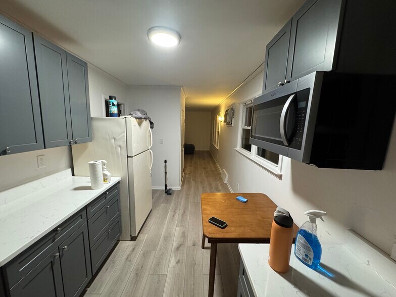 Kichen will have new stainless steel fridge and stove - 520 Saratoga Rd