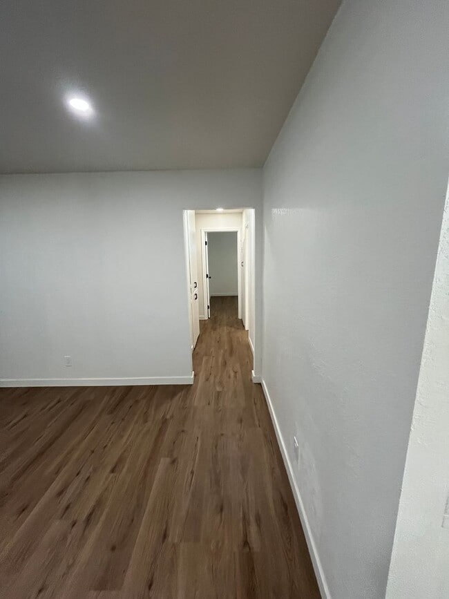 Building Photo - 230 S Murray Ave