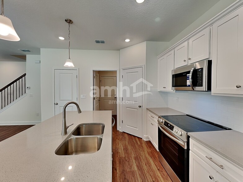 Building Photo - 1001 Highland Walk