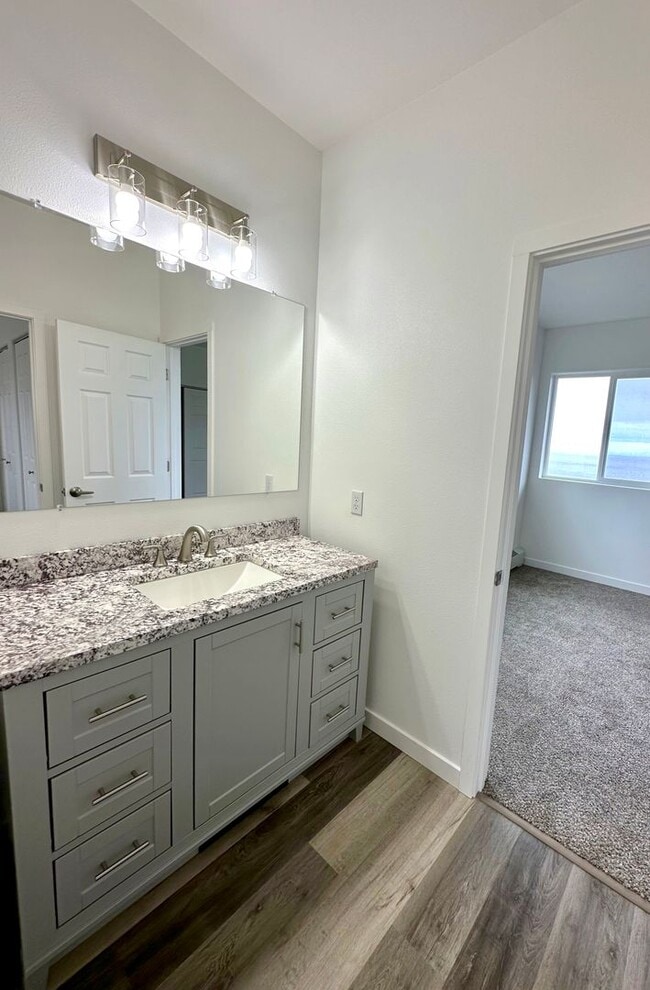 Building Photo - 1529 Pey Dr