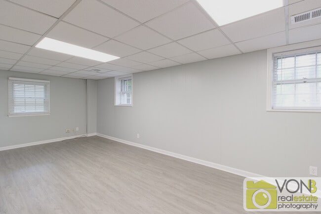 Building Photo - 2552 Hidden Hills Dr