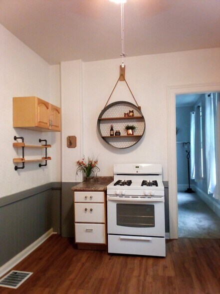Building Photo - 505 Marcellus St