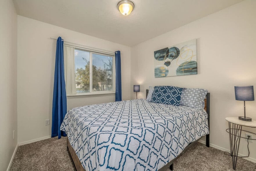 Building Photo - 574 Hydra Pl